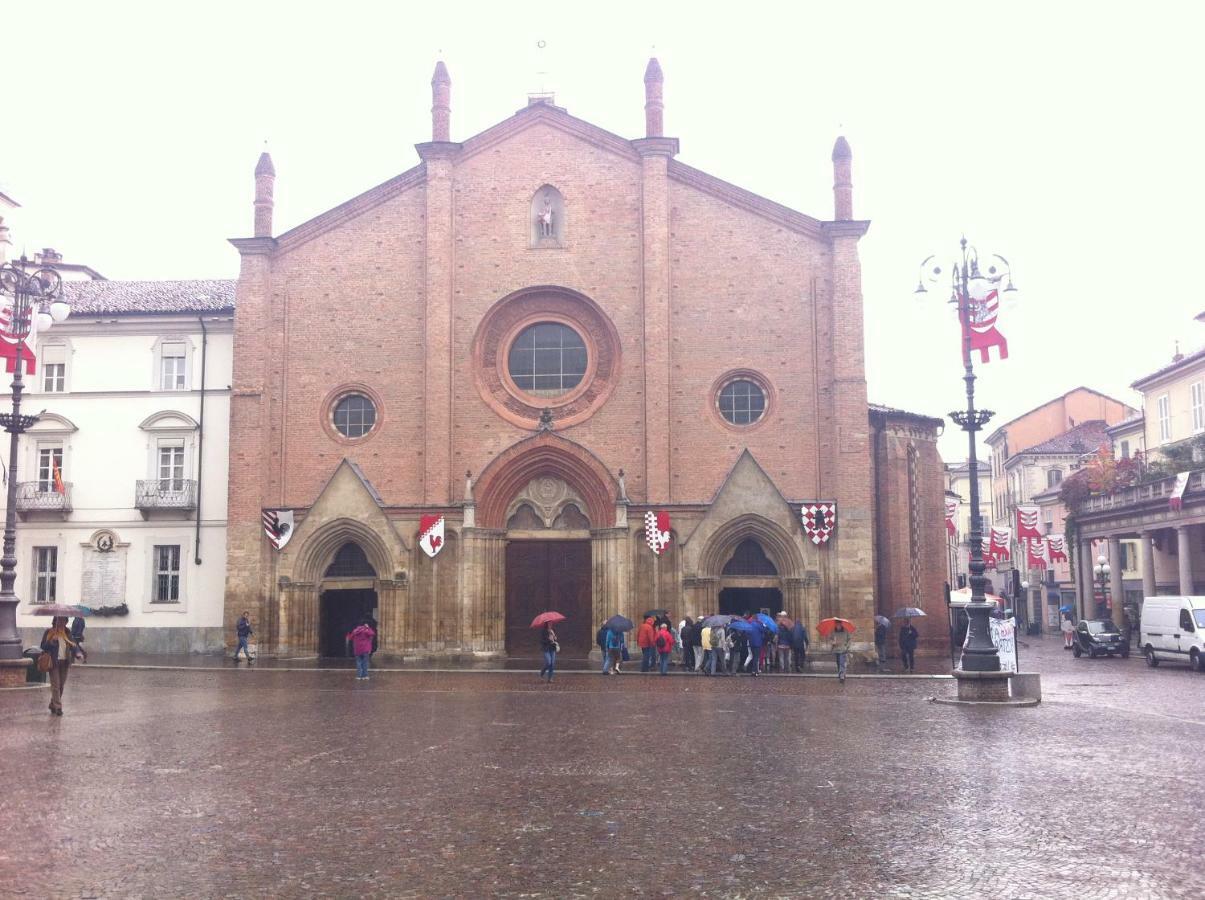 Appartamento In Centro Storico Asti Exterior foto
